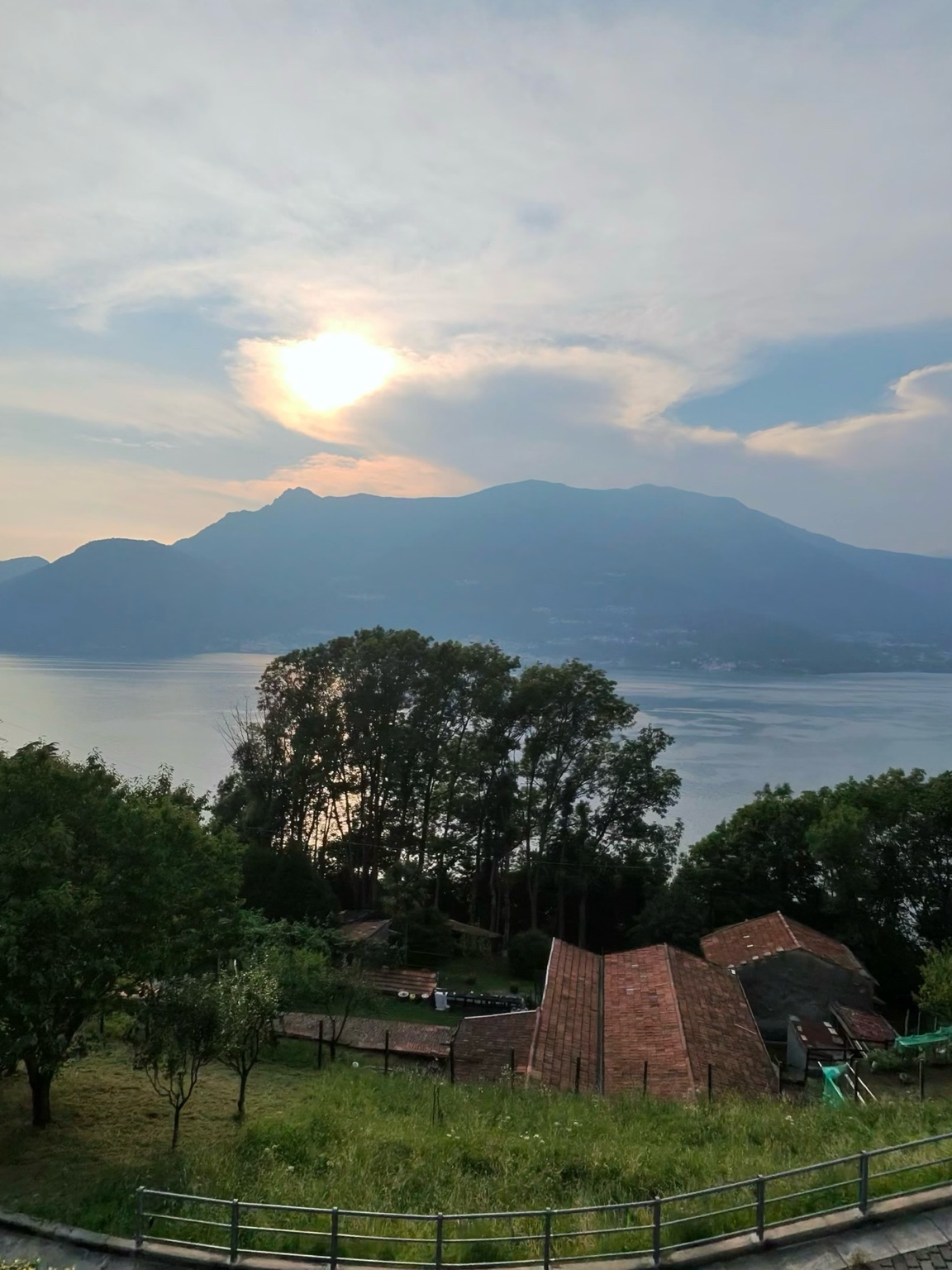 Lumière du soir sur le lac de Côme